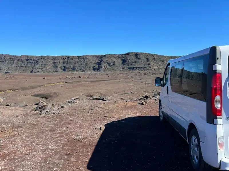 voiture de transport excursions piton la fournaise Vavang Tours 800 x 600